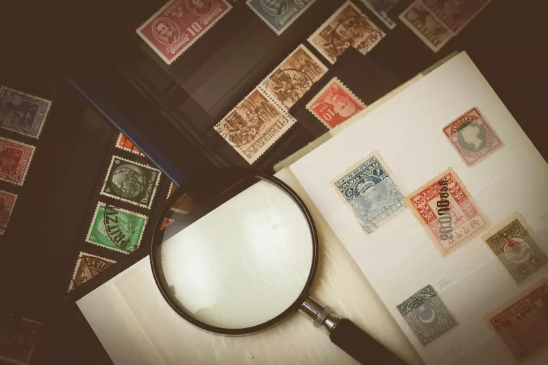 Album de timbres de collection ouvert
