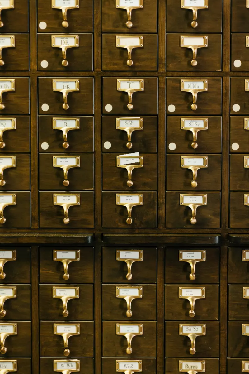 Tiroirs d'archives servant au rangement d'une collection
